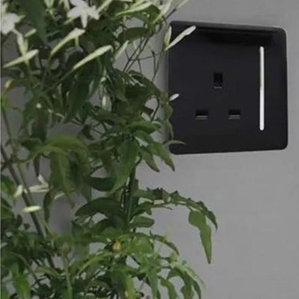 Trendi 1 Gang Artistic Modern Glossy Screw less 13AMP Plug Socket Long Black