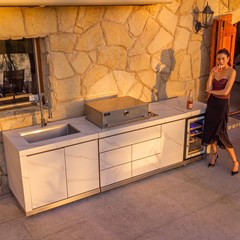High-End Outdoor Kitchen - White