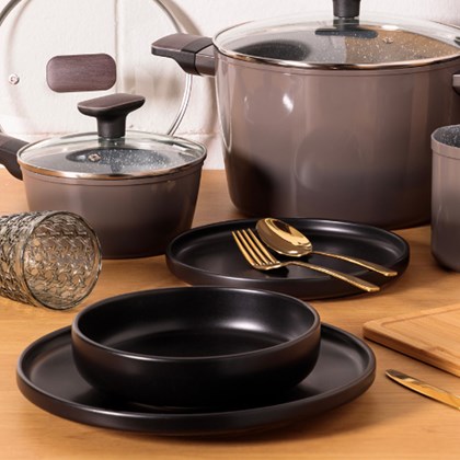 8 Piece Dinnerware Set Matt Black