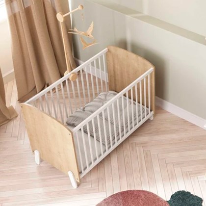 Cute Baby Crib – Brown & White