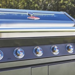 BeefEater 1600 Series Dark 5 Burner BBQ W Trolley